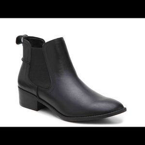Steve Madden Black Leather Chelsea Boots
